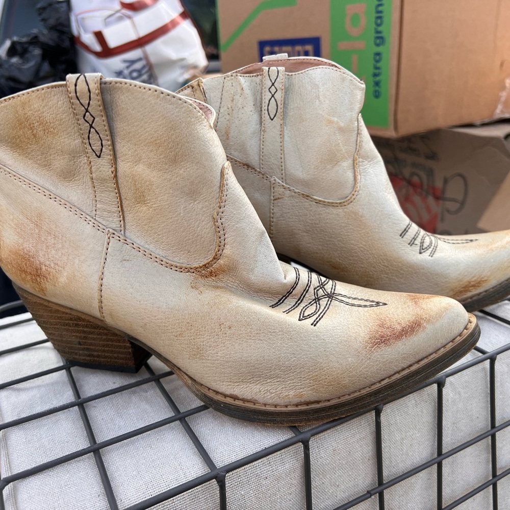 Very Volatile Cream Western Ankle Booties with Brown Accents